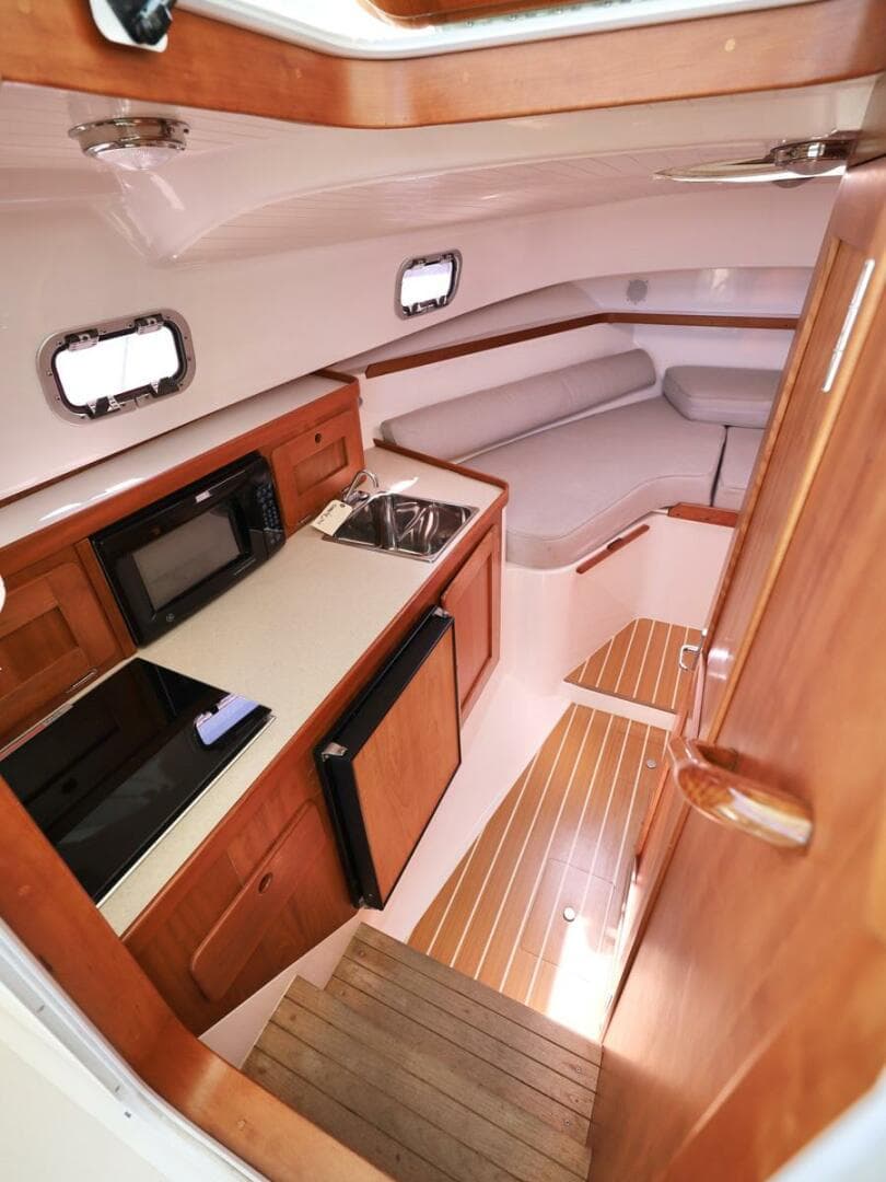 2008 Hunt Yachts Surfhunter 29 Hardtop Express — photo 21