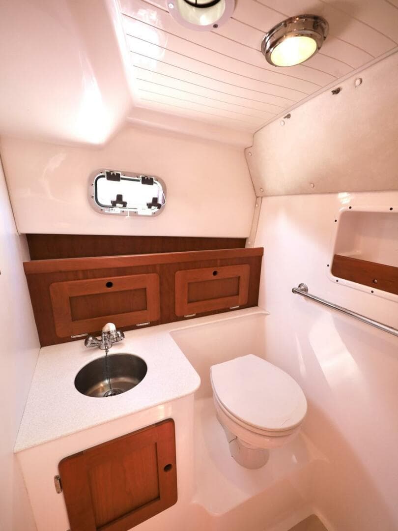 2008 Hunt Yachts Surfhunter 29 Hardtop Express — photo 27