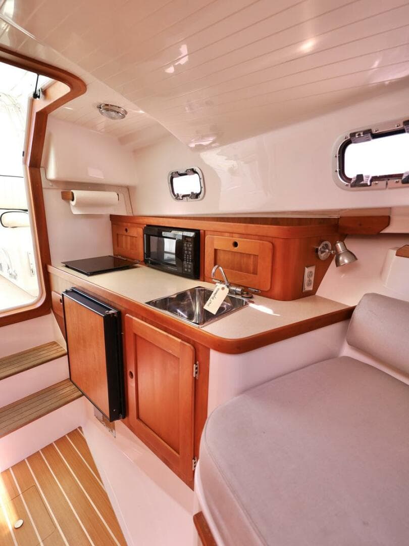 2008 Hunt Yachts Surfhunter 29 Hardtop Express — photo 23
