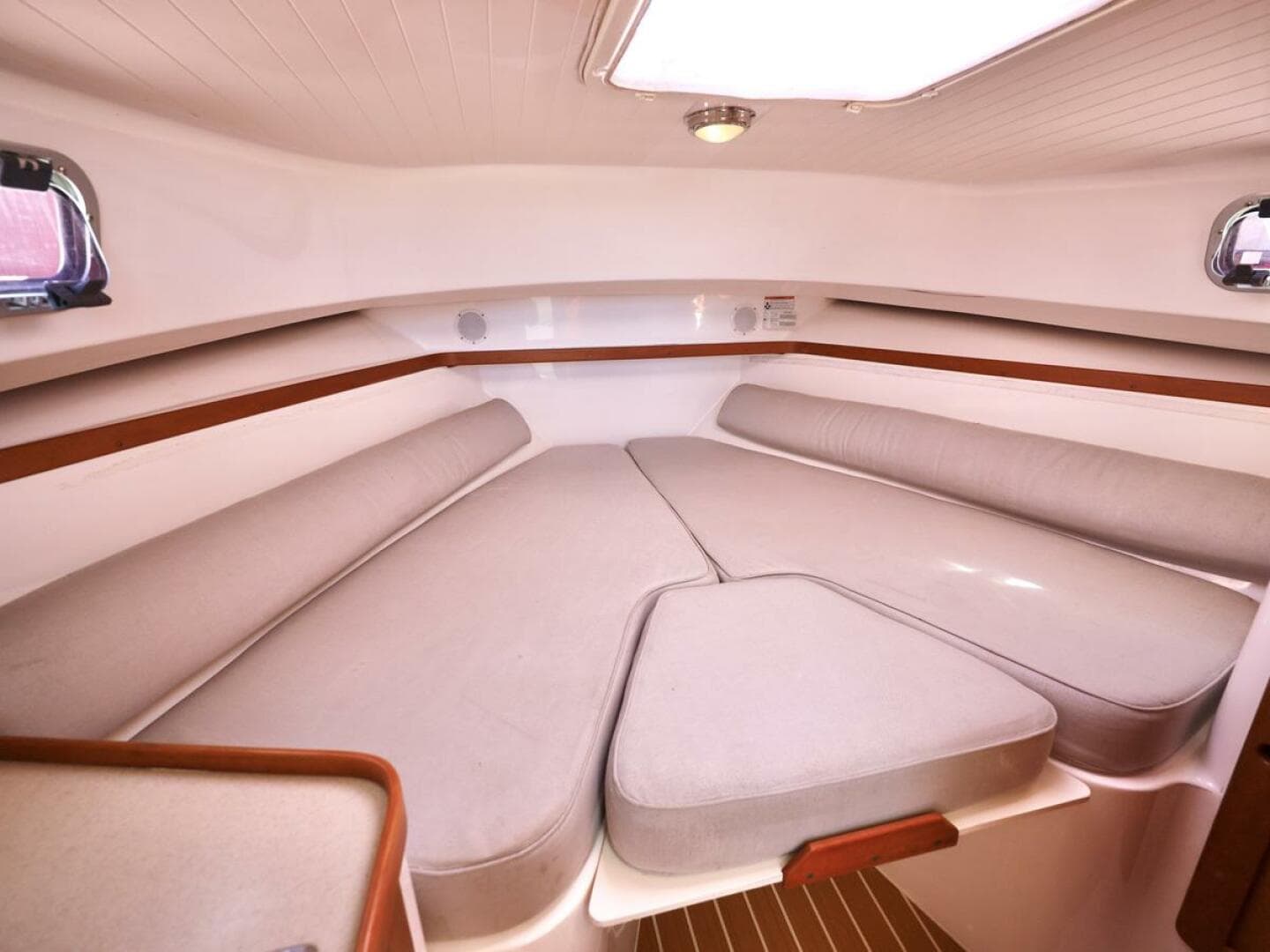 2008 Hunt Yachts Surfhunter 29 Hardtop Express — photo 25