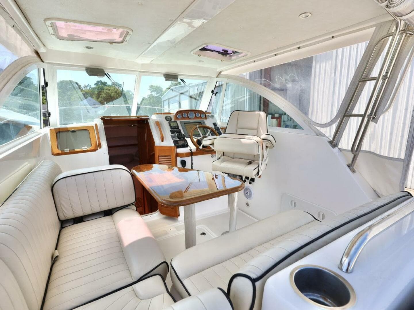 2008 Hunt Yachts Surfhunter 29 Hardtop Express — photo 10