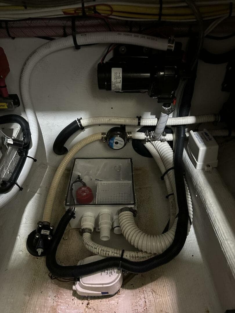 2008 Hunt Yachts Surfhunter 29 Hardtop Express — photo 28