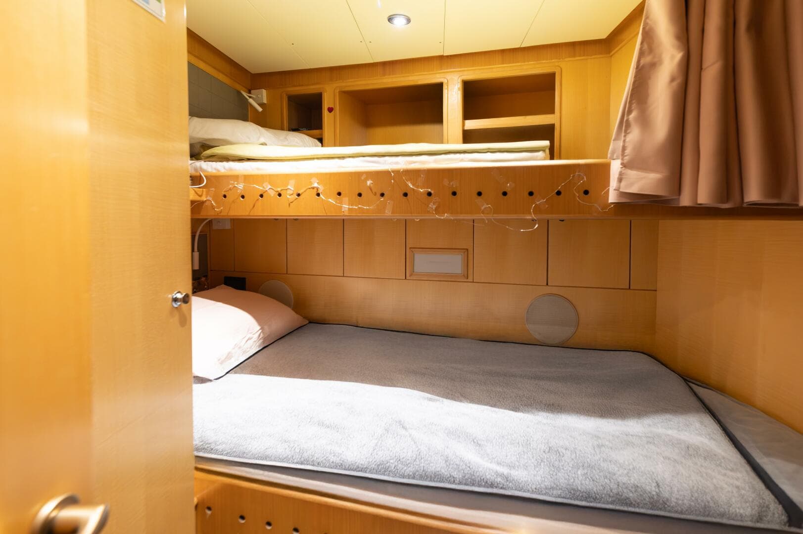 2007 Crn — photo 70