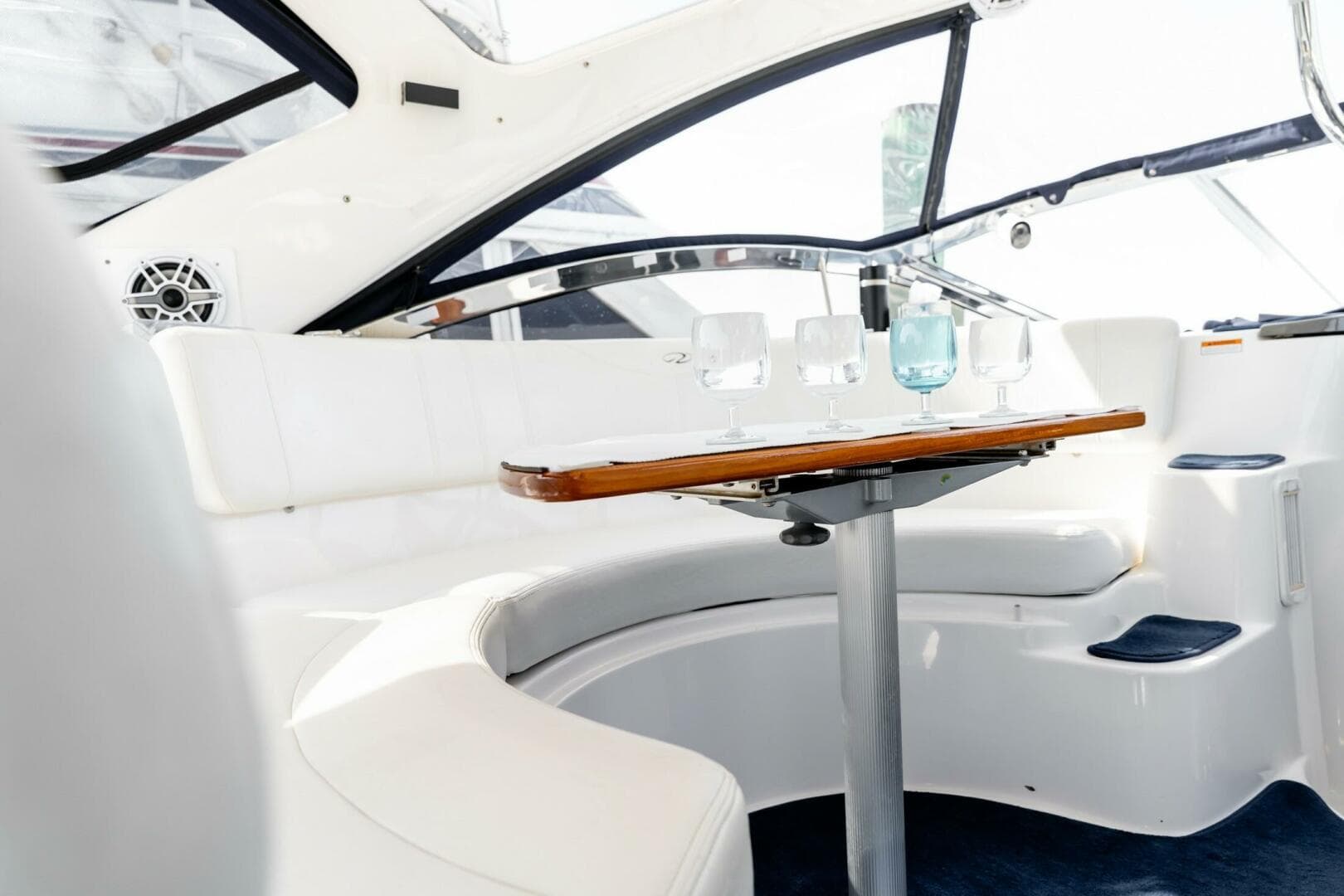 2008 Regal Commodore 4060 — photo 8