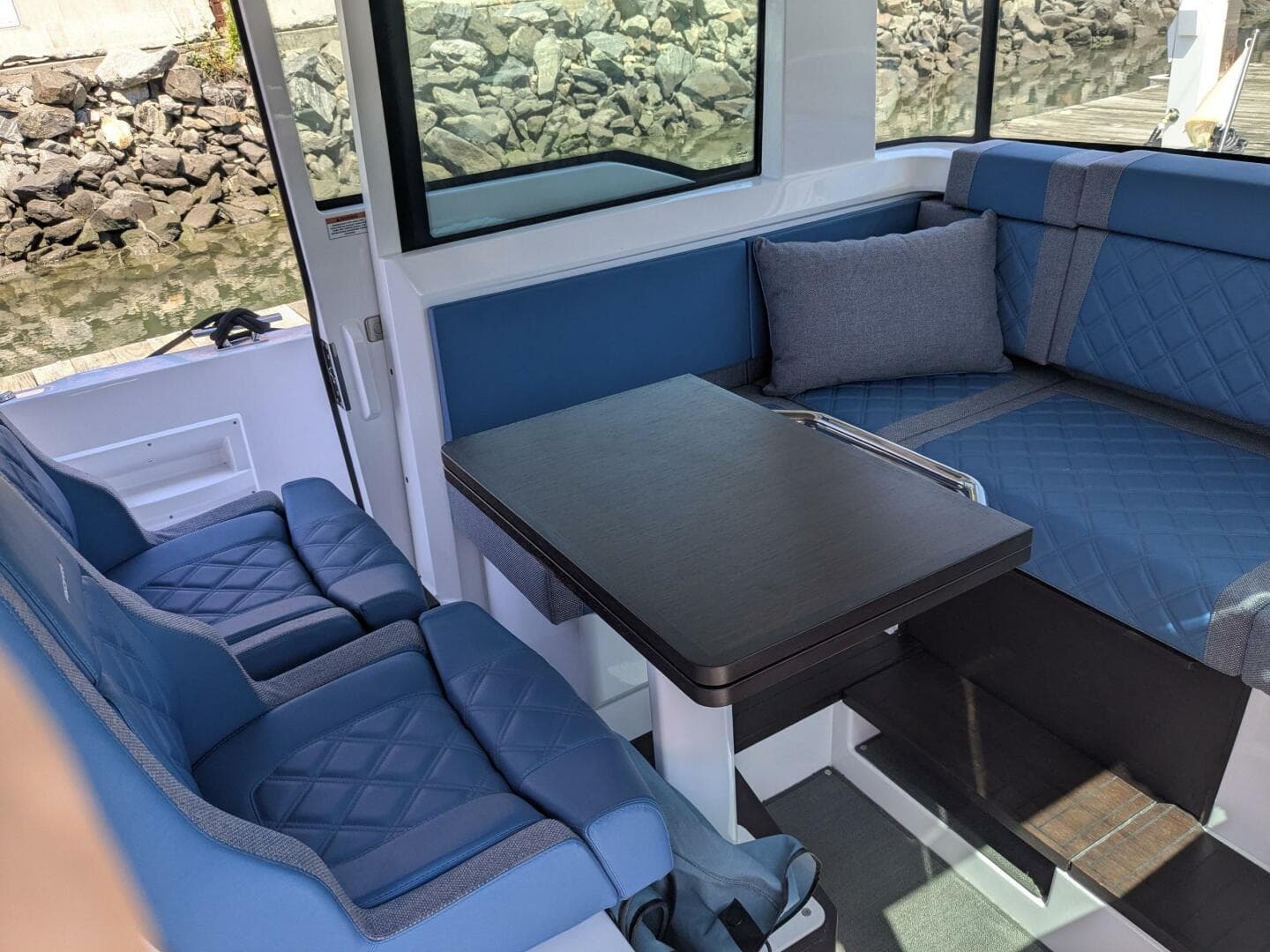 2024 Axopar 37 Cross Cabin With Bench Seat, V10s — photo 32