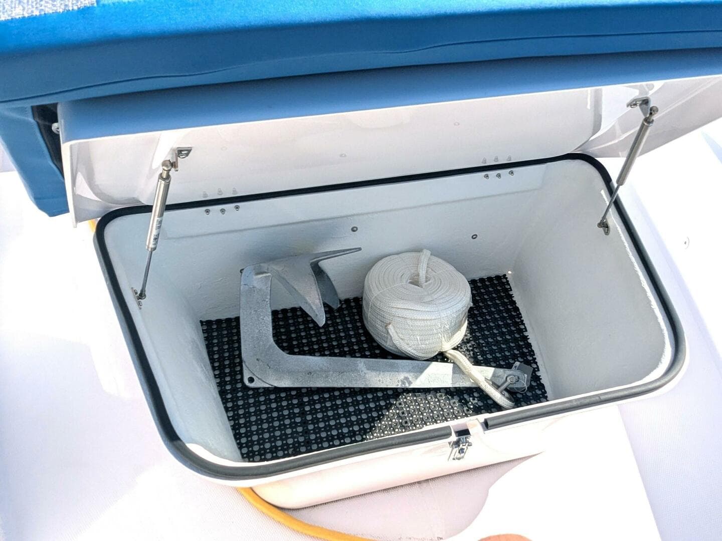 2024 Axopar 37 Cross Cabin With Bench Seat, V10s — photo 13