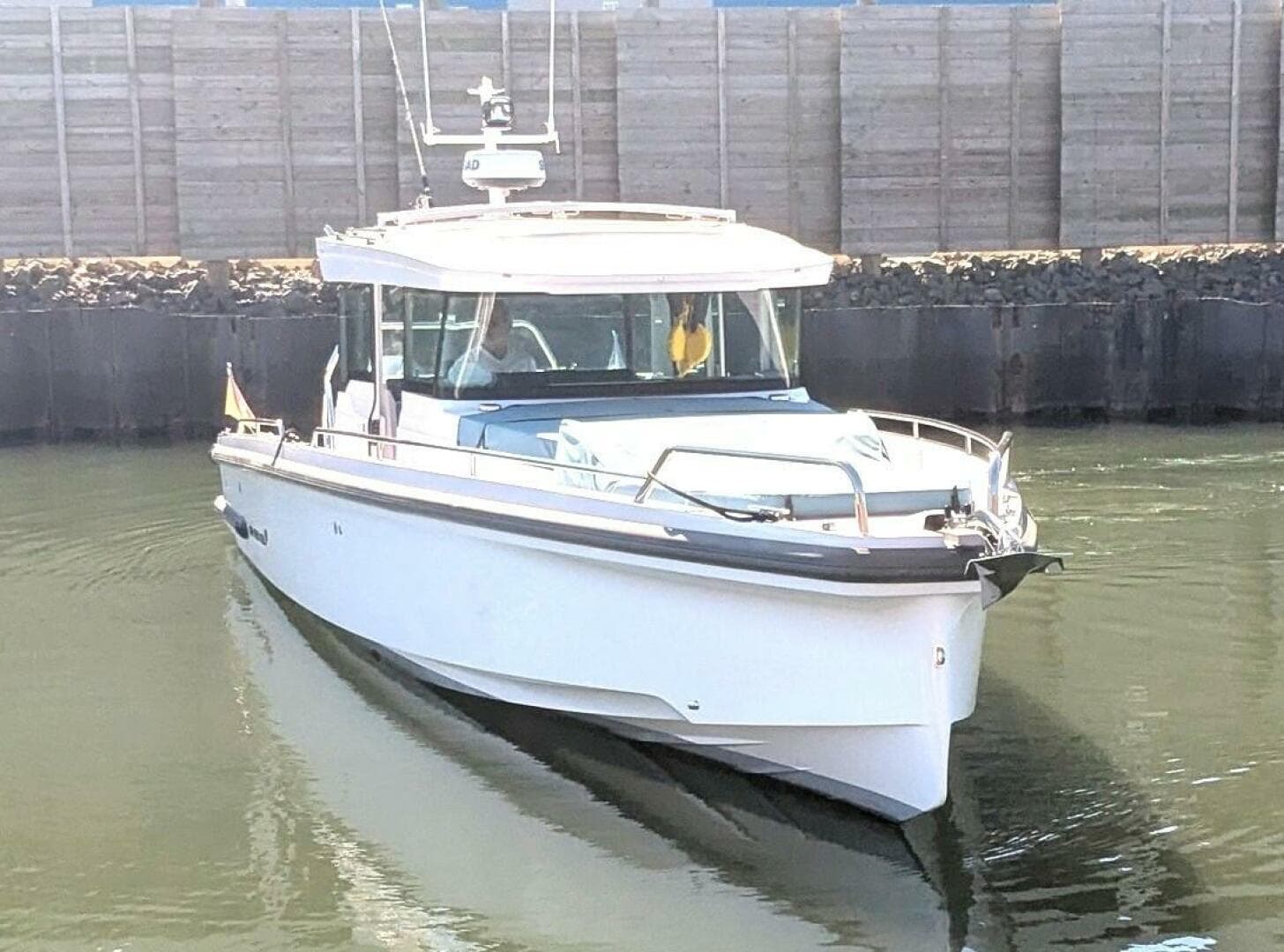 2024 Axopar 37 Cross Cabin With Bench Seat, V10s — photo 7