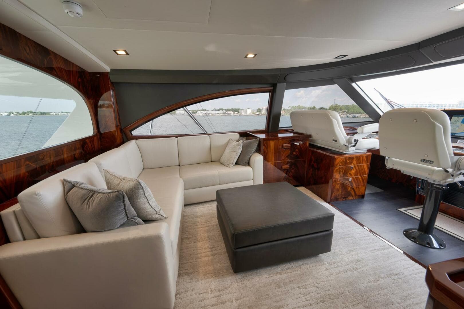 2025 Viking 90 Convertible — photo 71