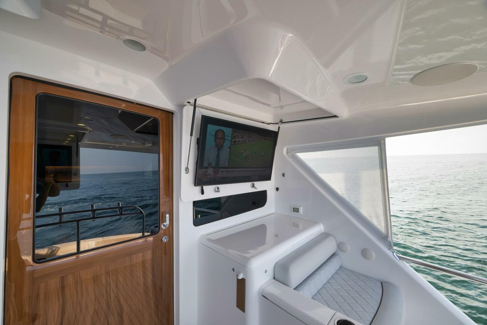 2025 Viking 90 Convertible — photo 102