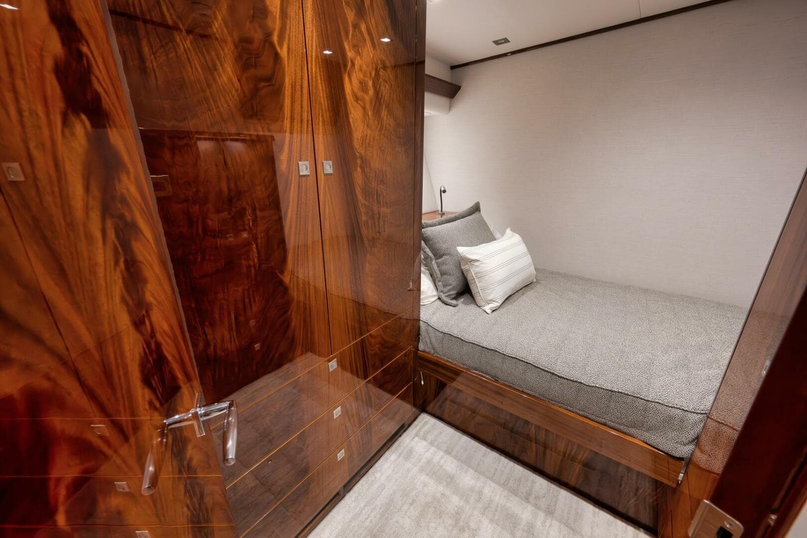 2025 Viking 90 Convertible — photo 53