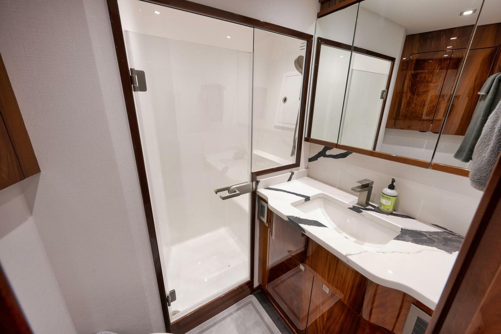 2025 Viking 90 Convertible — photo 49