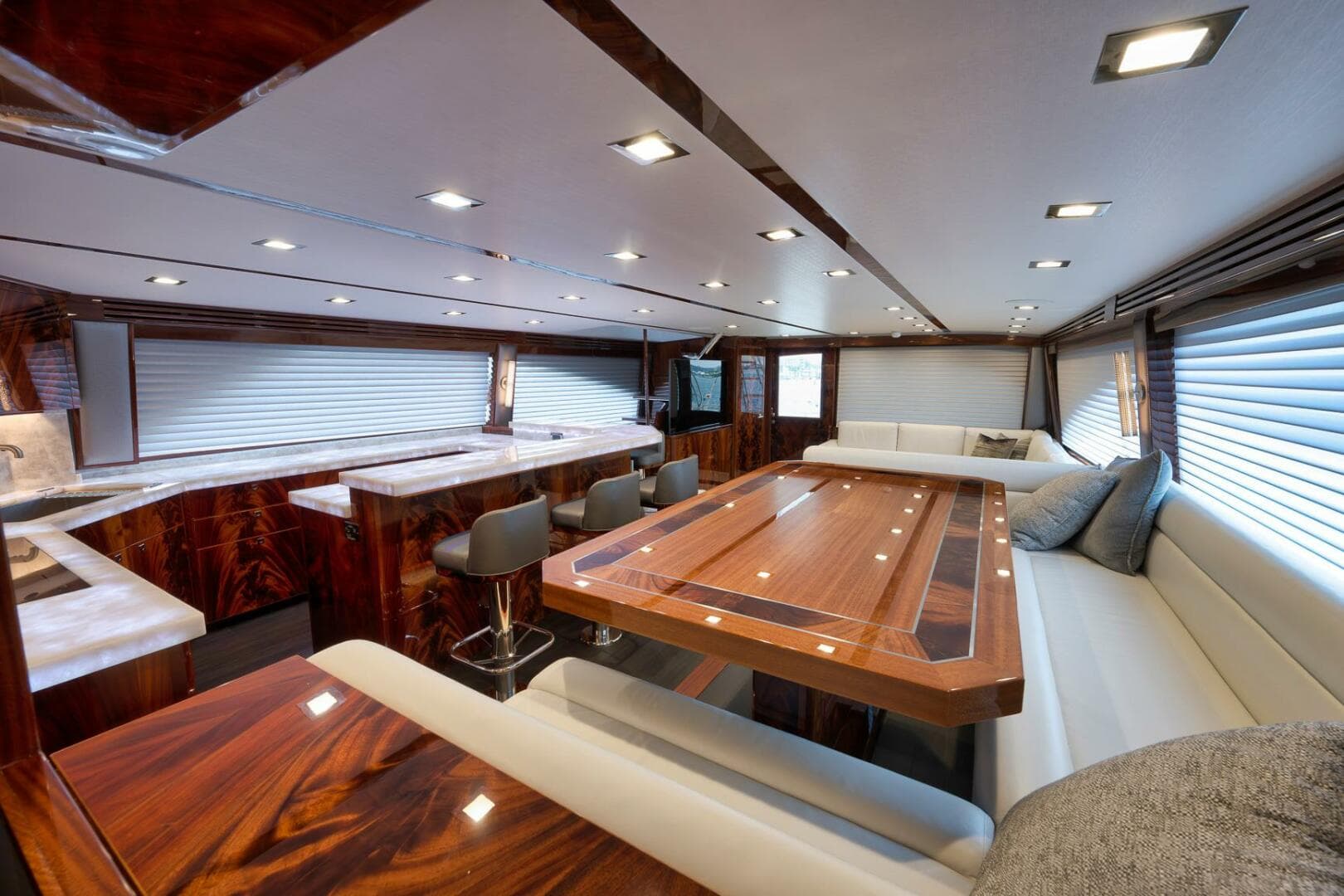 2025 Viking 90 Convertible — photo 20