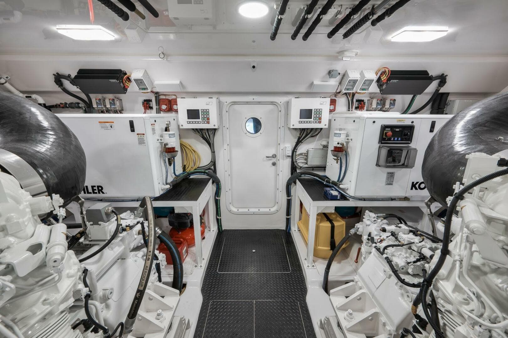 2025 Viking 90 Convertible — photo 141