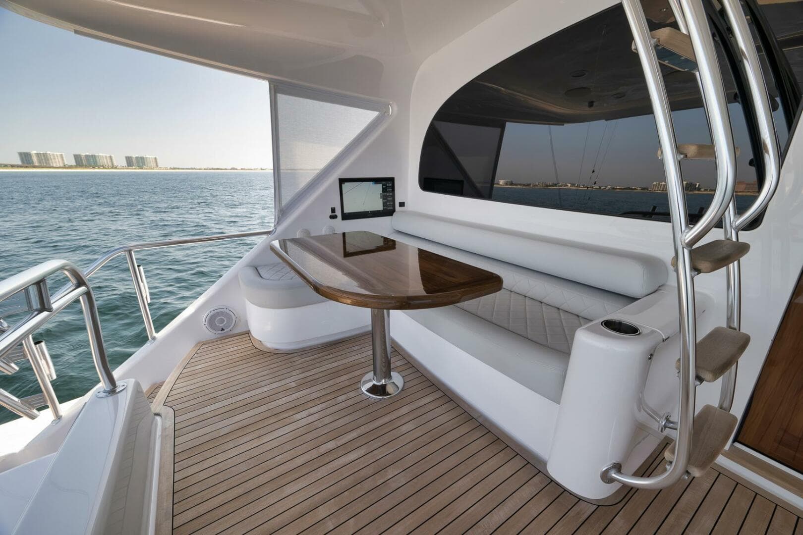 2025 Viking 90 Convertible — photo 136