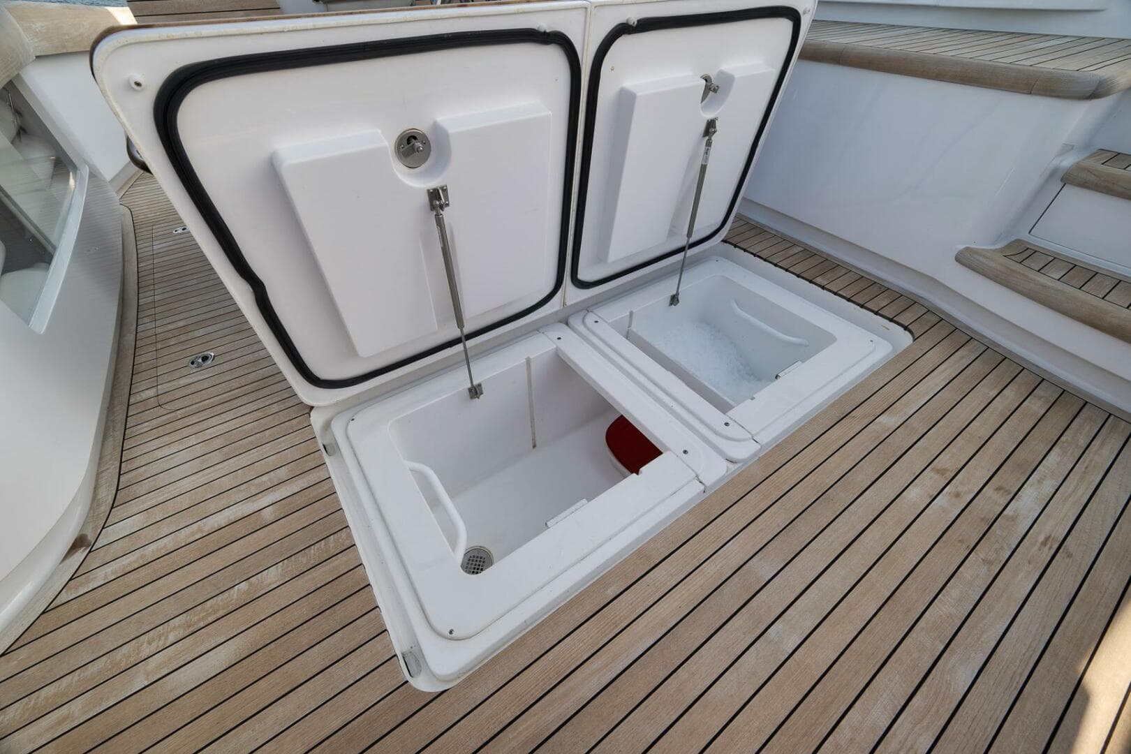 2025 Viking 90 Convertible — photo 109