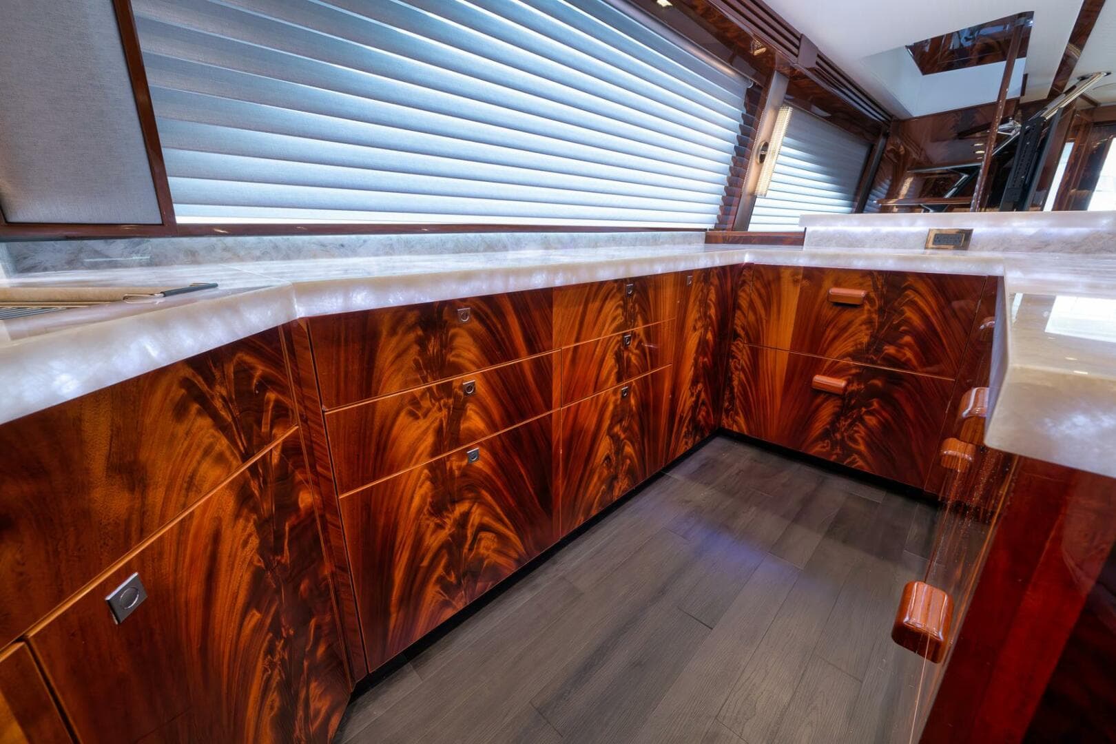 2025 Viking 90 Convertible — photo 17