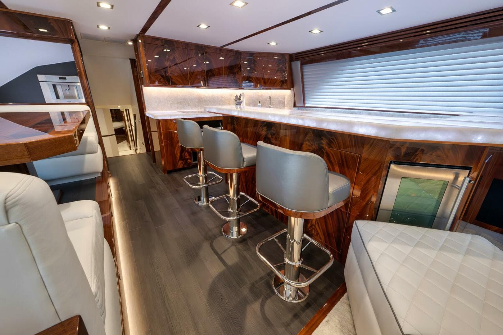 2025 Viking 90 Convertible — photo 19