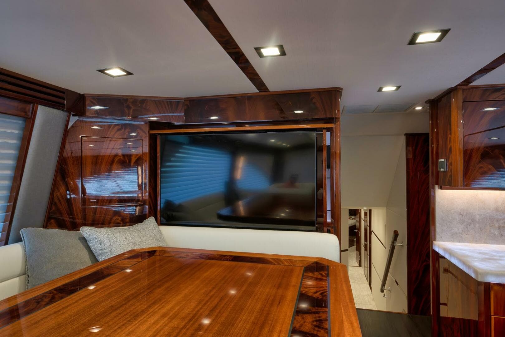 2025 Viking 90 Convertible — photo 23