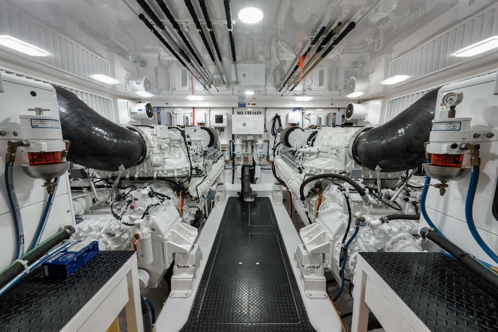 2025 Viking 90 Convertible — photo 137