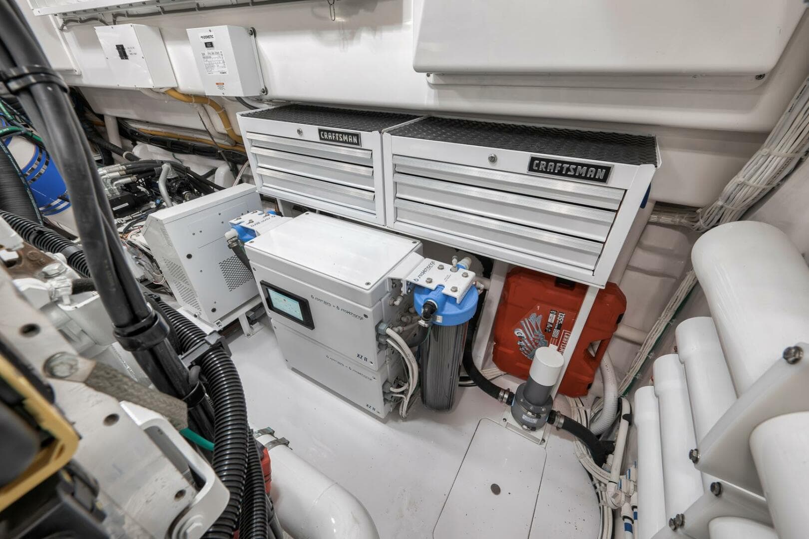 2025 Viking 90 Convertible — photo 152