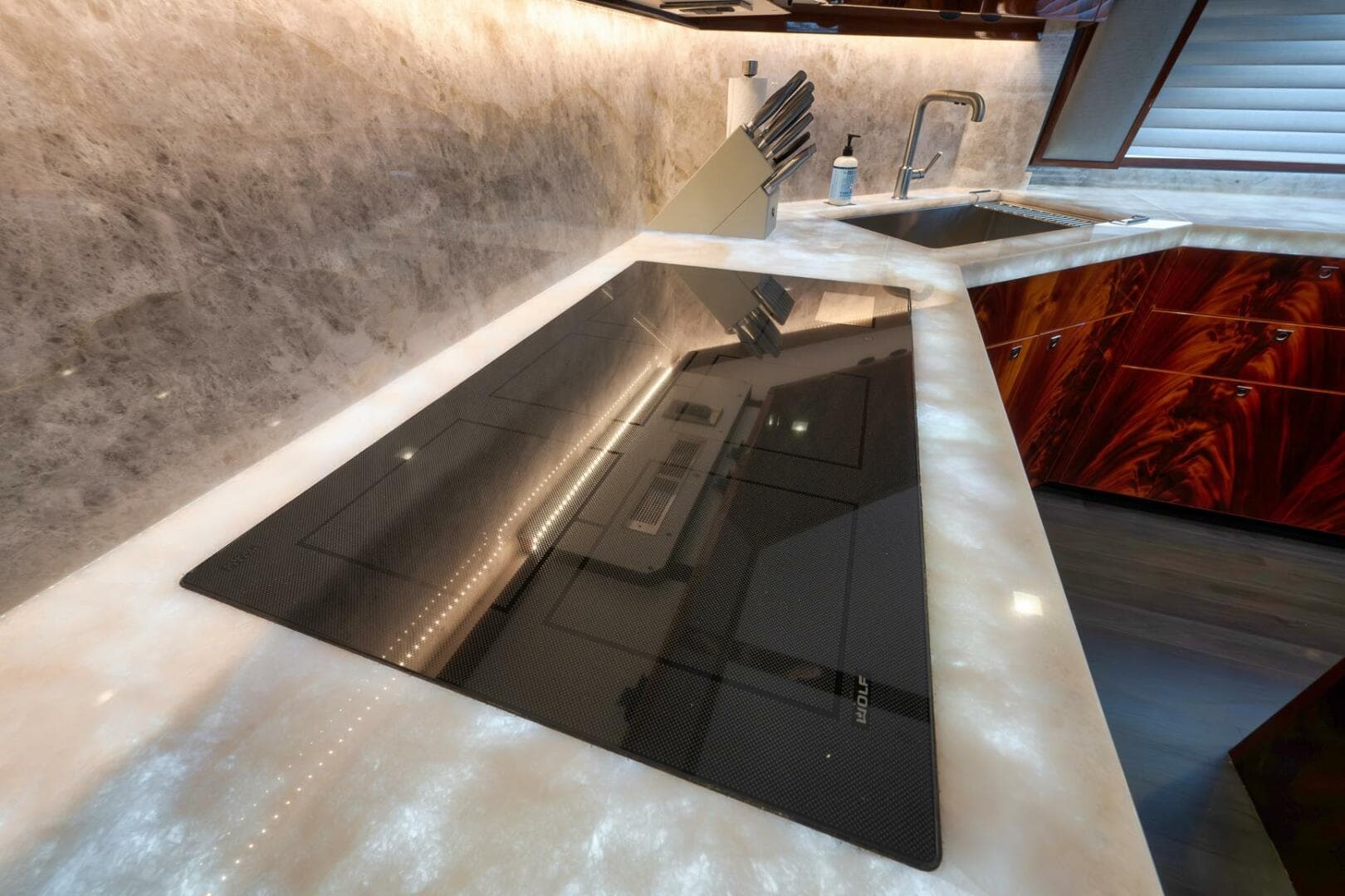 2025 Viking 90 Convertible — photo 14