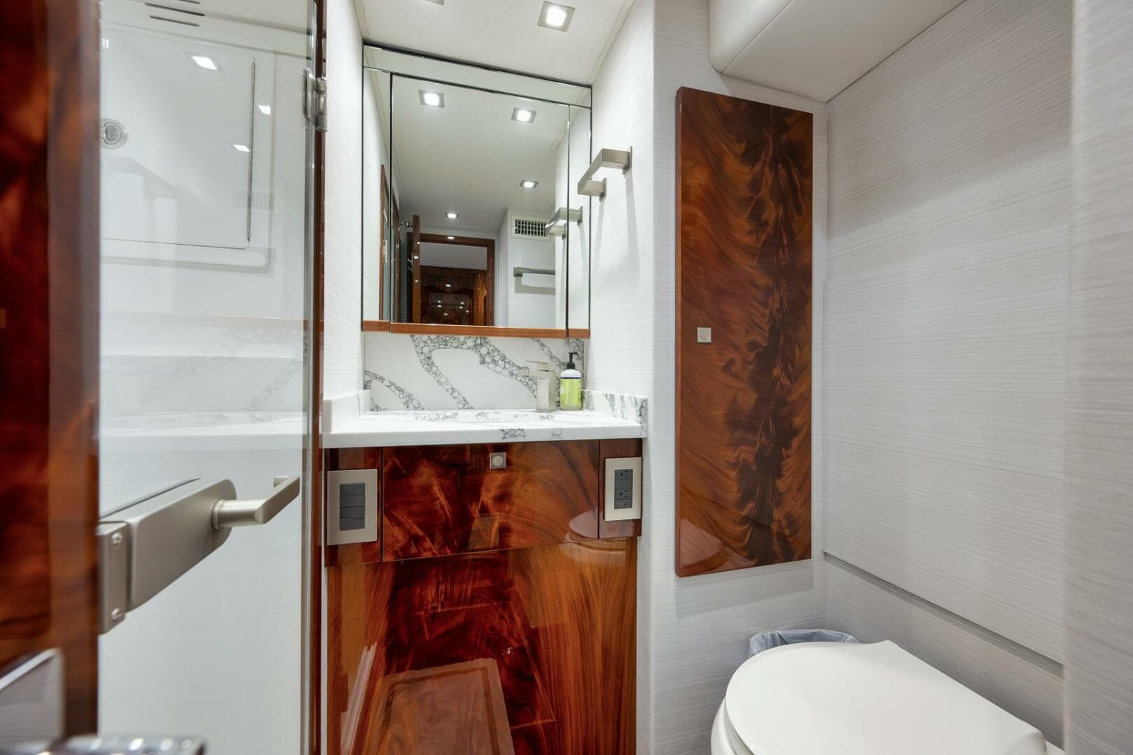 2025 Viking 90 Convertible — photo 60