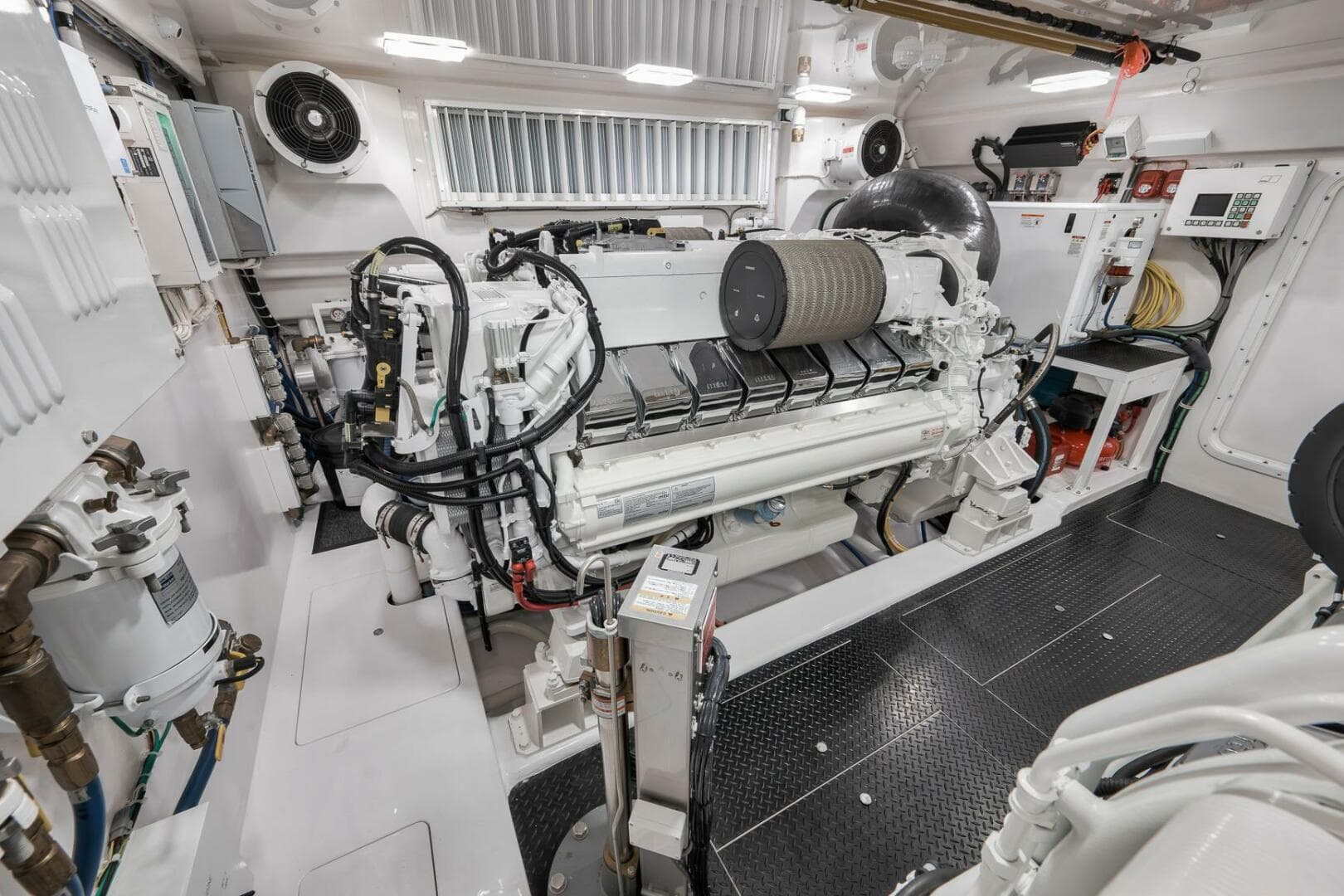 2025 Viking 90 Convertible — photo 146