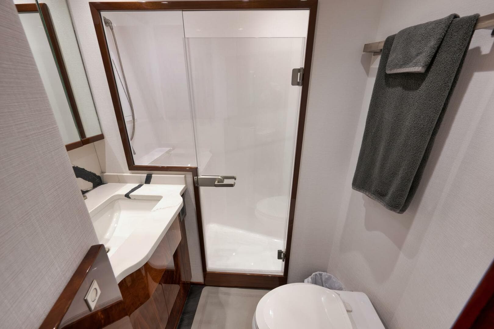 2025 Viking 90 Convertible — photo 51