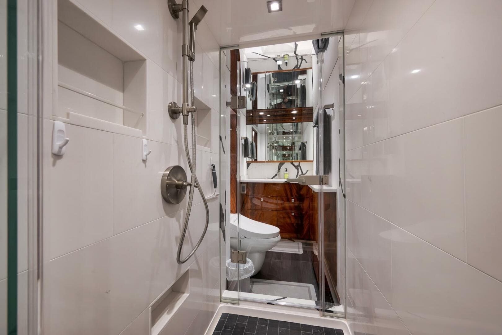 2025 Viking 90 Convertible — photo 37