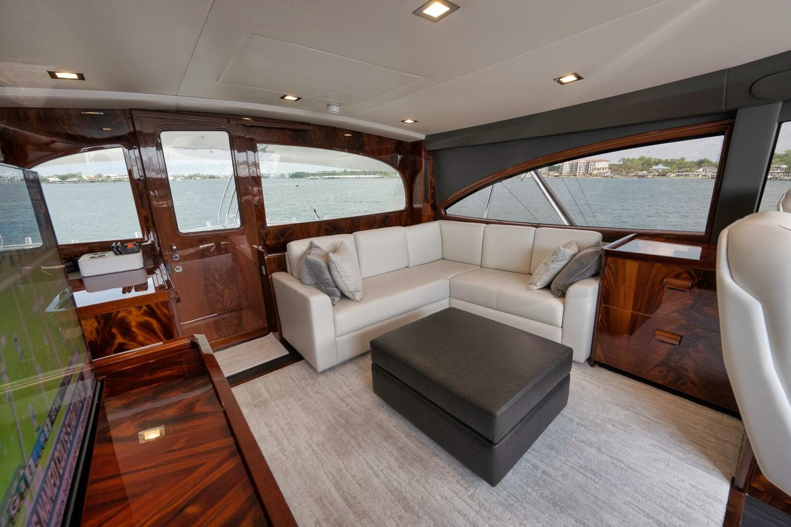 2025 Viking 90 Convertible — photo 69