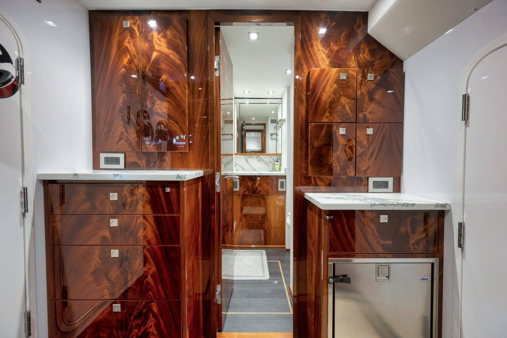 2025 Viking 90 Convertible — photo 56