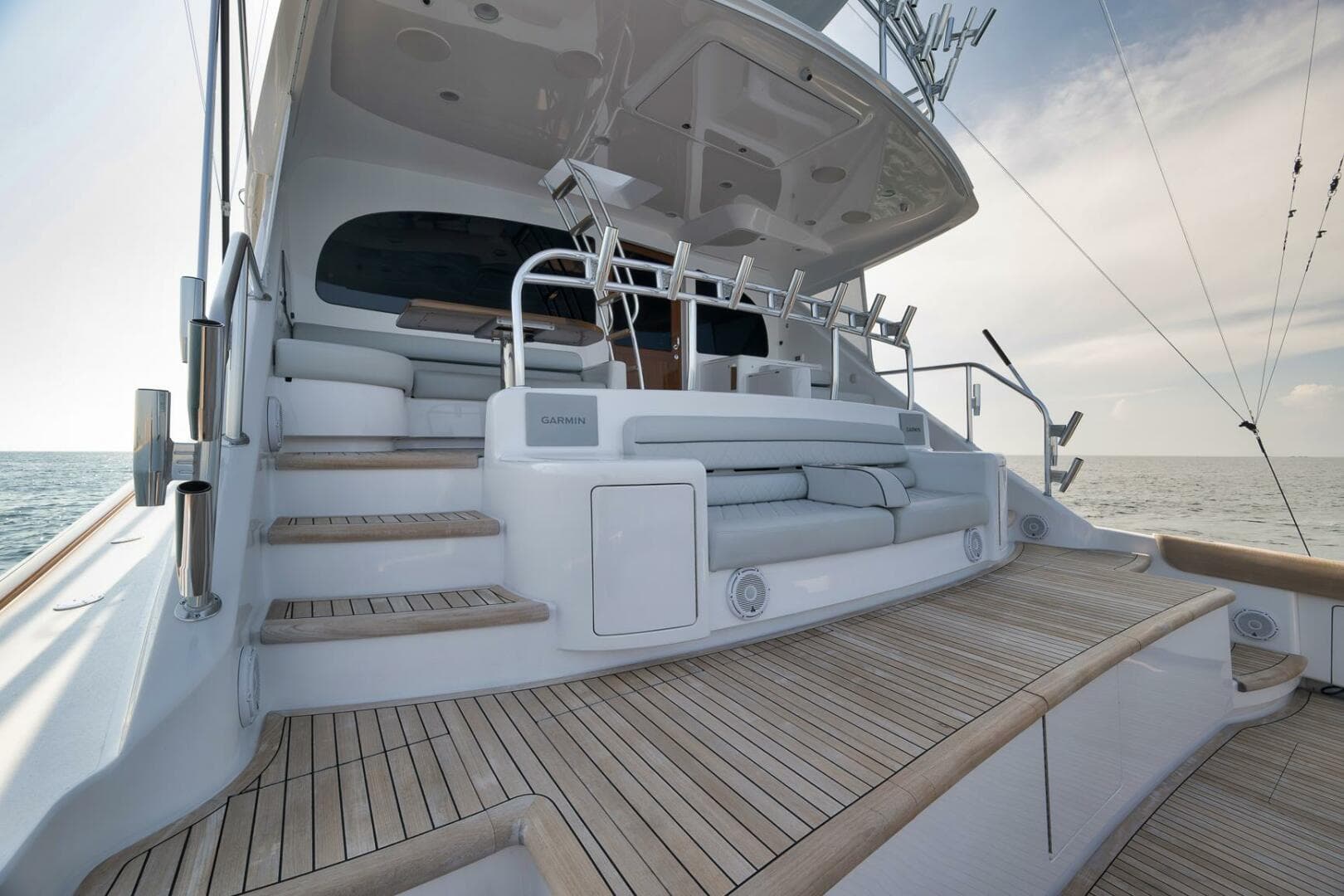 2025 Viking 90 Convertible — photo 117