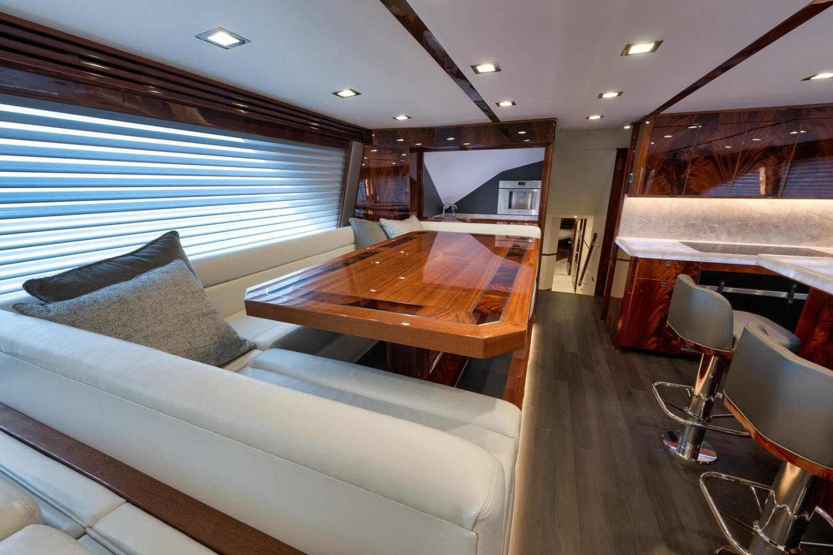 2025 Viking 90 Convertible — photo 21