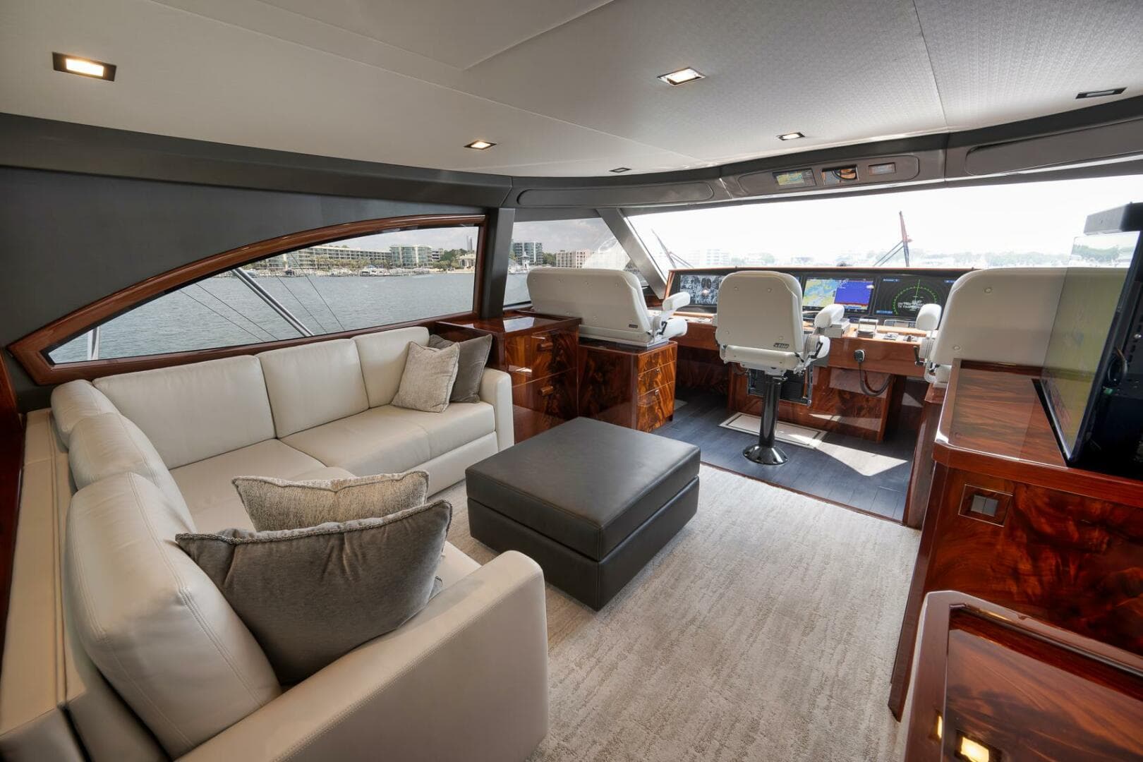 2025 Viking 90 Convertible — photo 68