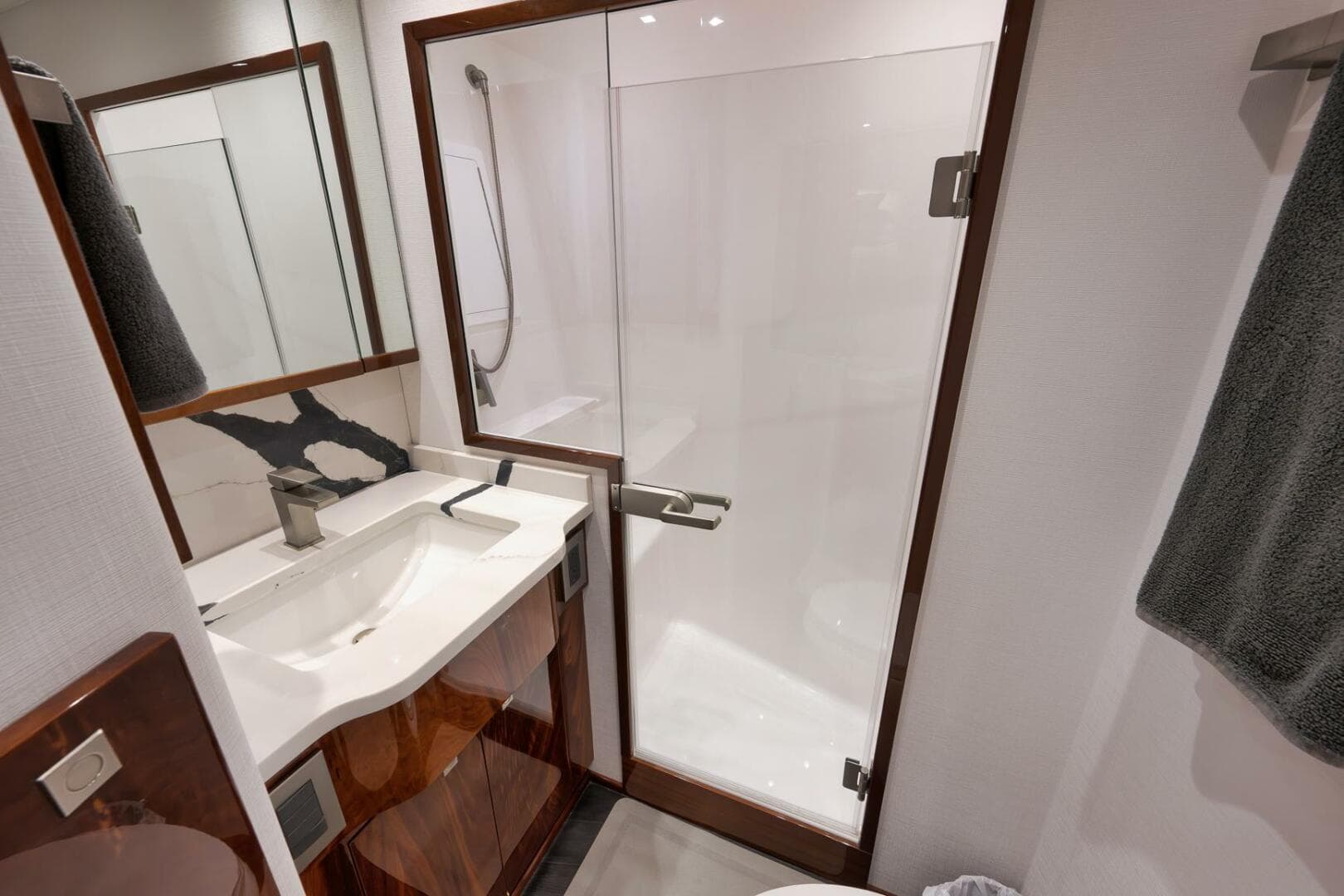 2025 Viking 90 Convertible — photo 52