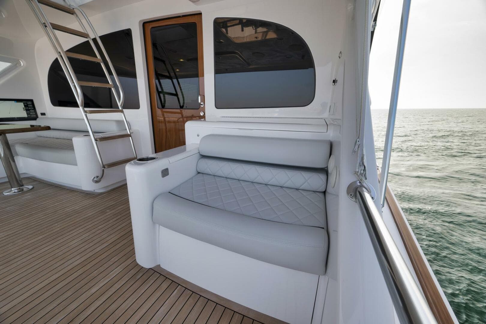 2025 Viking 90 Convertible — photo 133