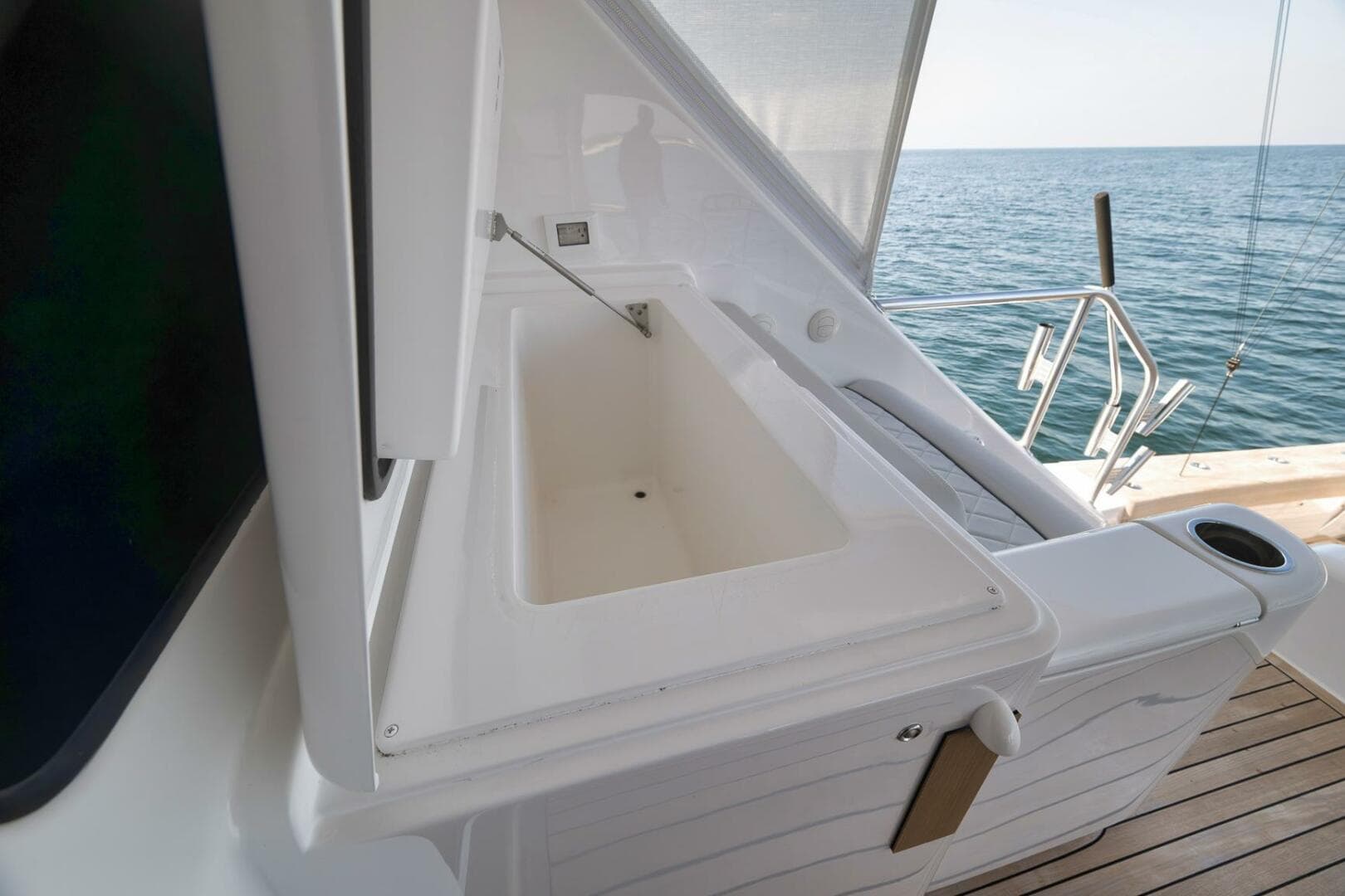 2025 Viking 90 Convertible — photo 103