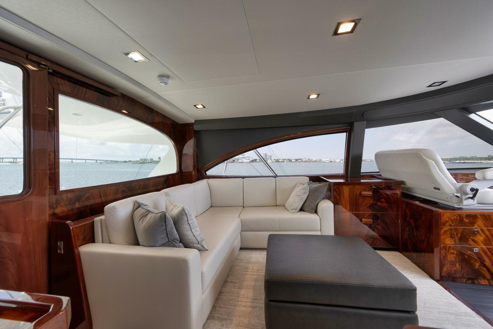 2025 Viking 90 Convertible — photo 70