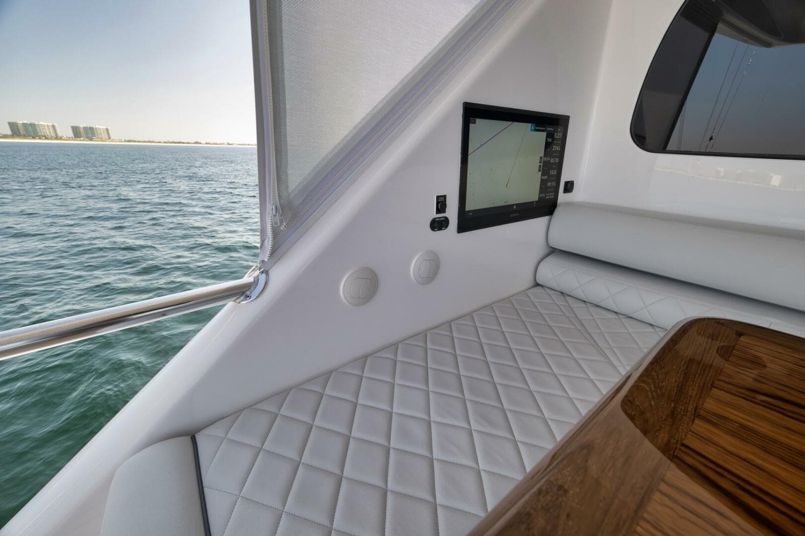 2025 Viking 90 Convertible — photo 135