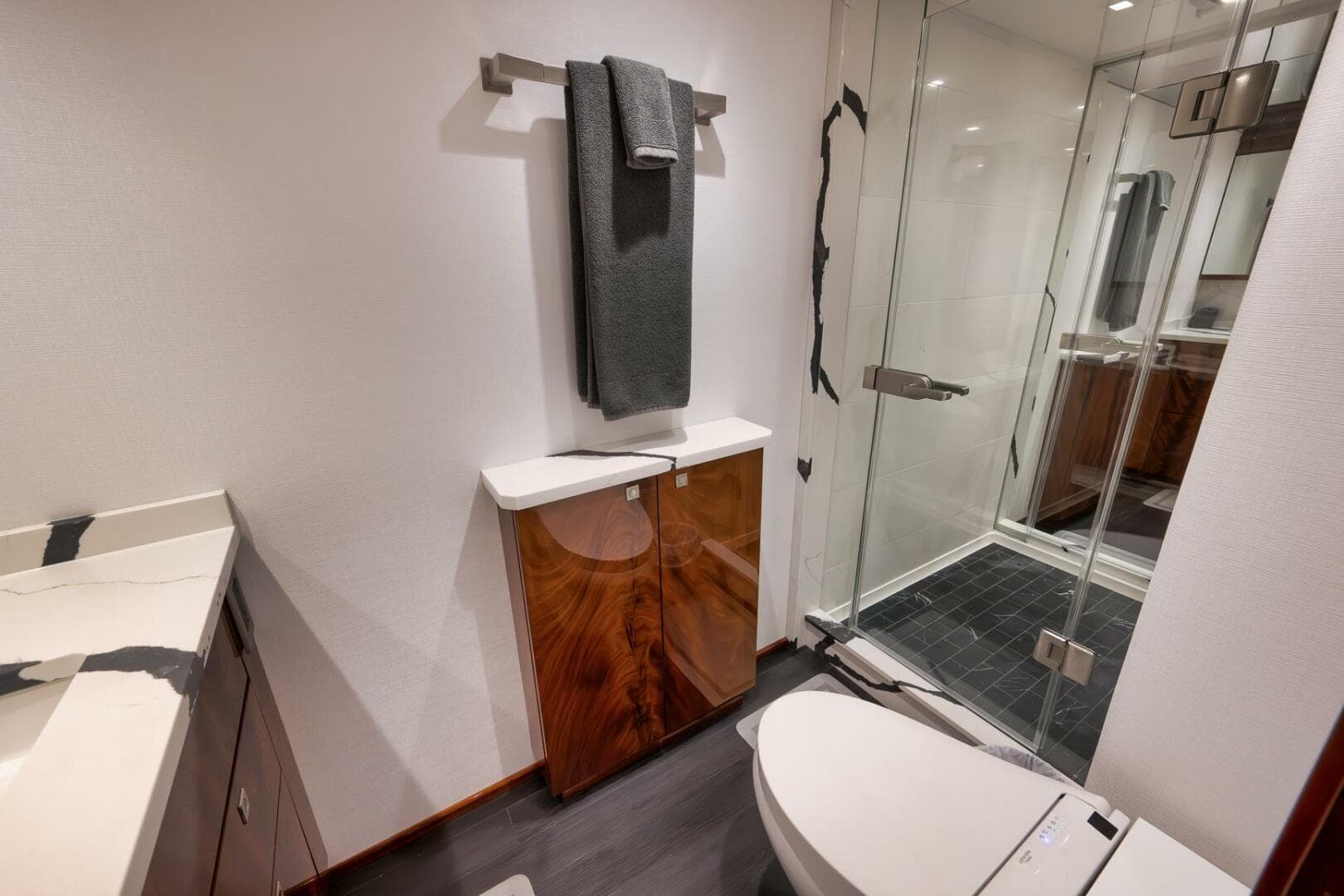 2025 Viking 90 Convertible — photo 35