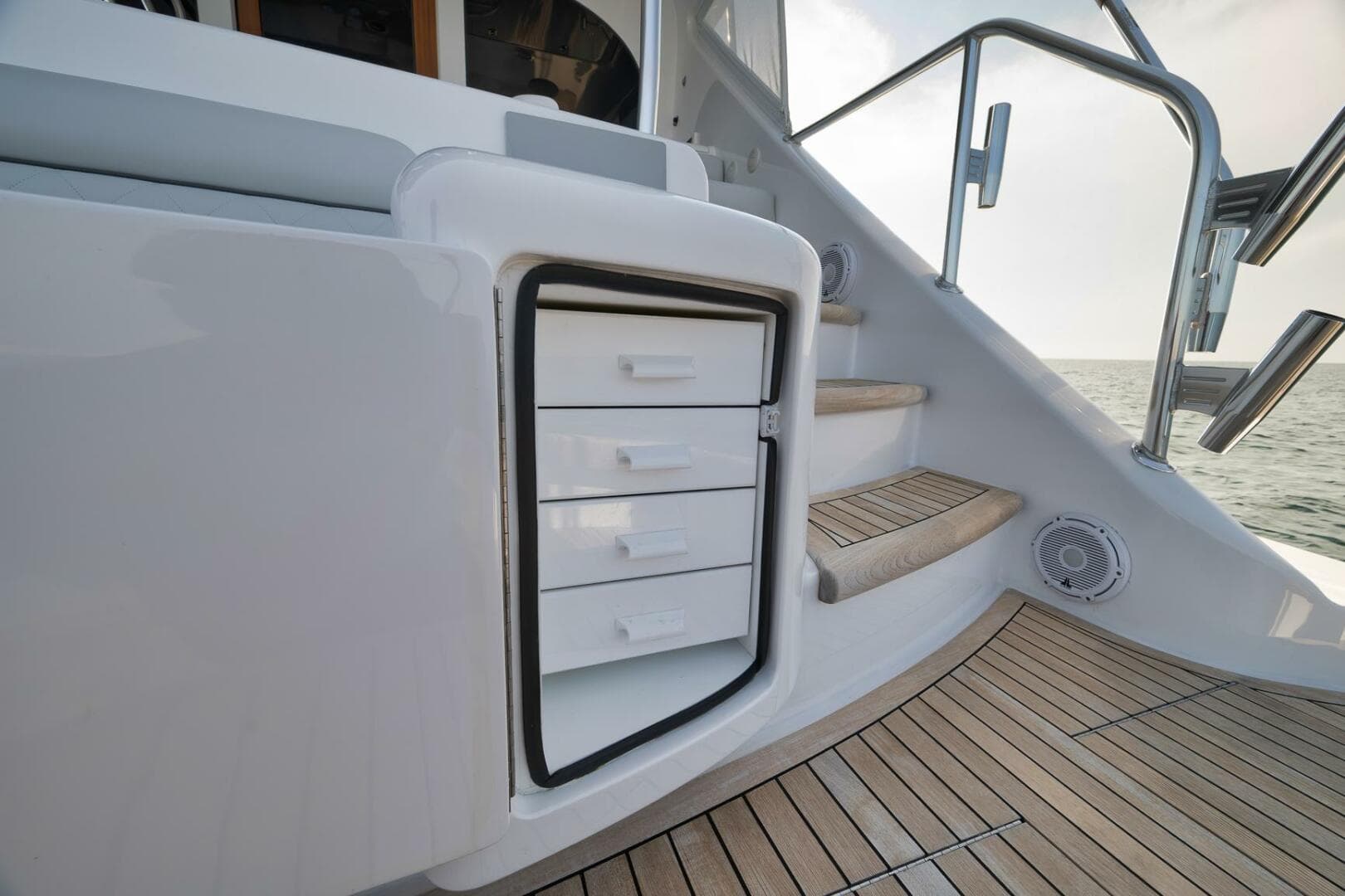 2025 Viking 90 Convertible — photo 105