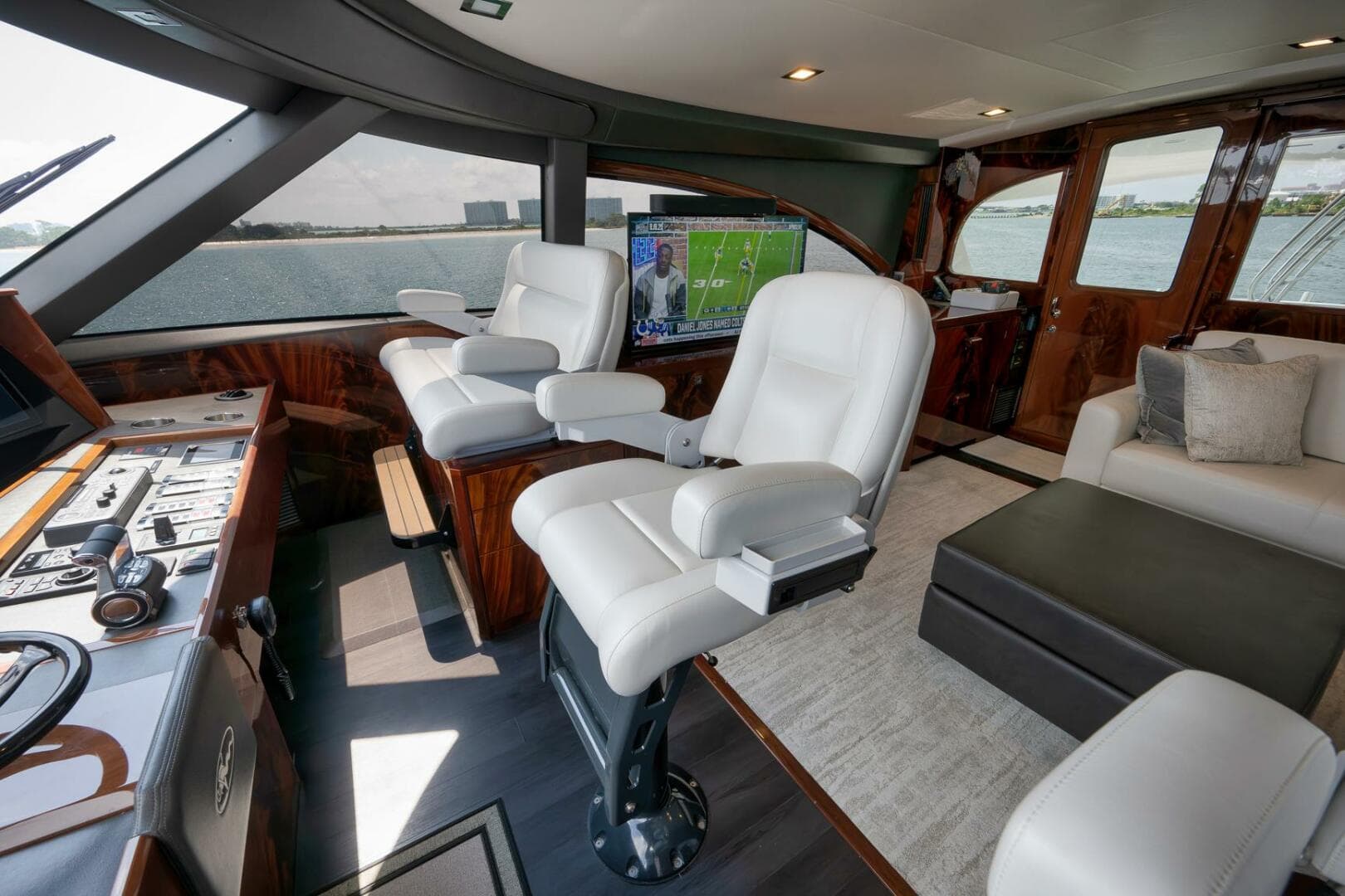 2025 Viking 90 Convertible — photo 64