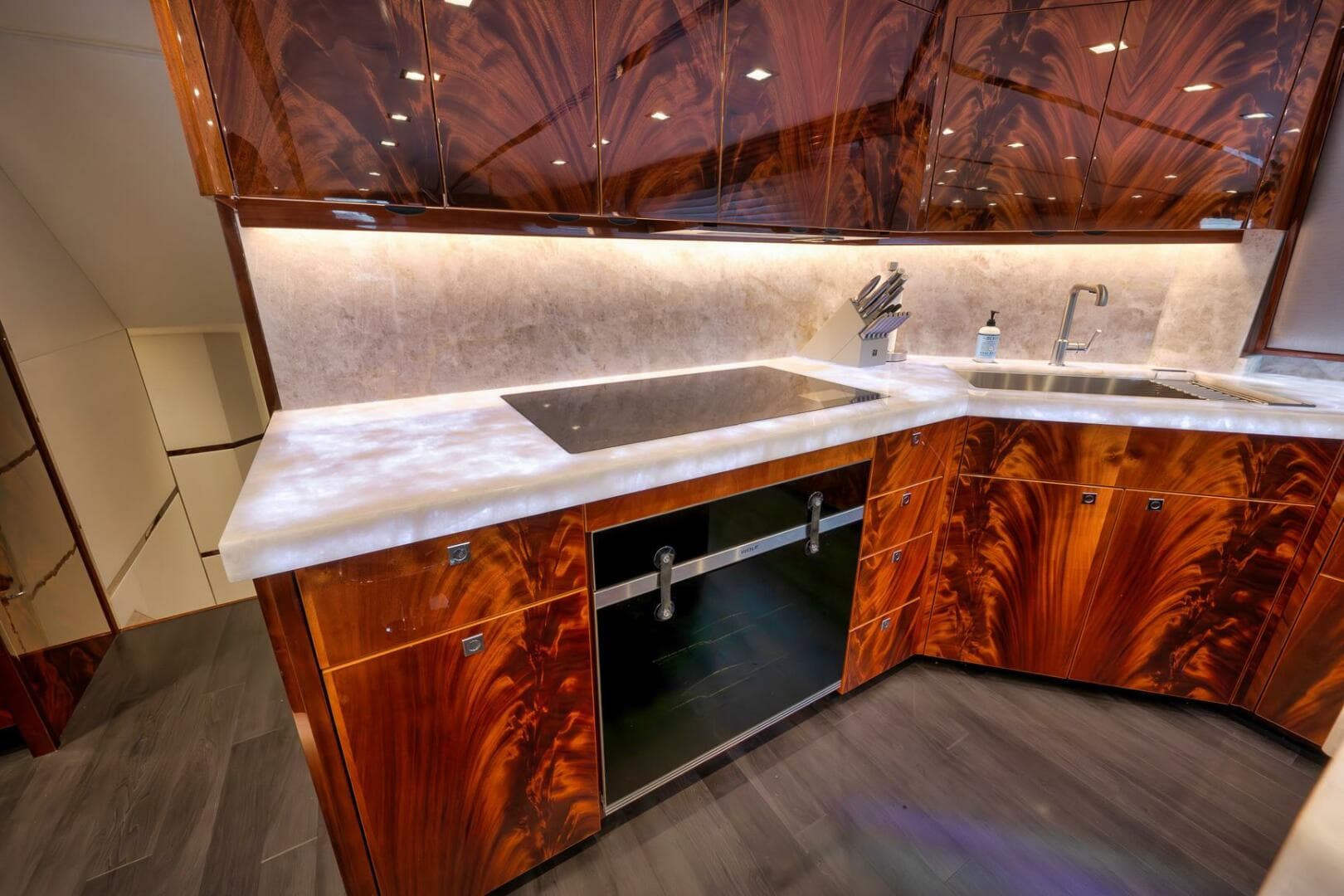 2025 Viking 90 Convertible — photo 15