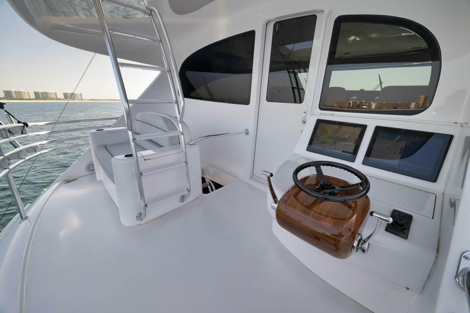 2025 Viking 90 Convertible — photo 78