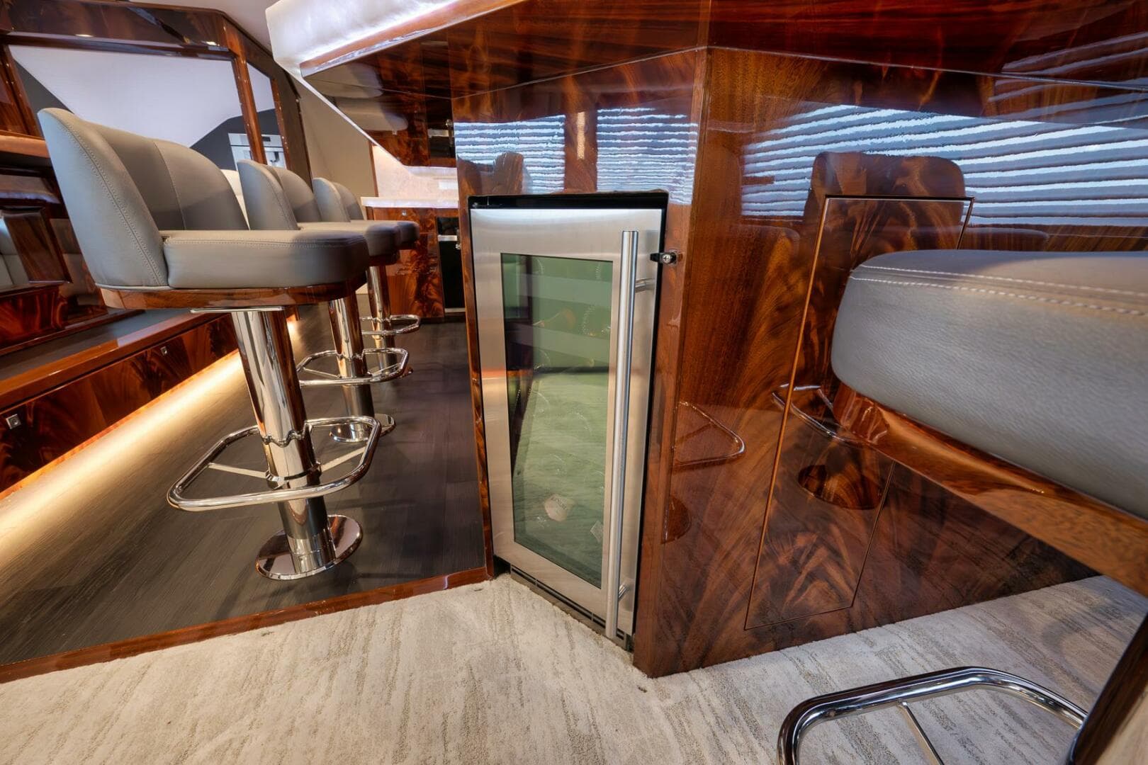 2025 Viking 90 Convertible — photo 11