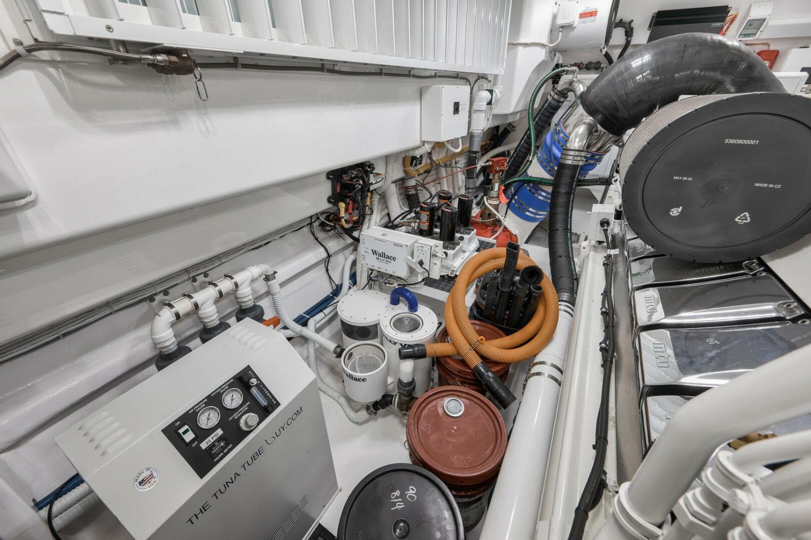 2025 Viking 90 Convertible — photo 149