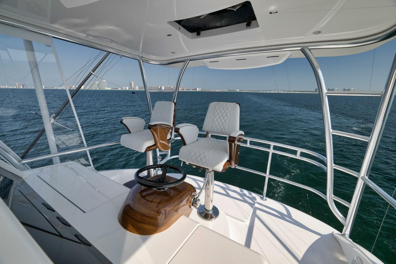 2025 Viking 90 Convertible — photo 3