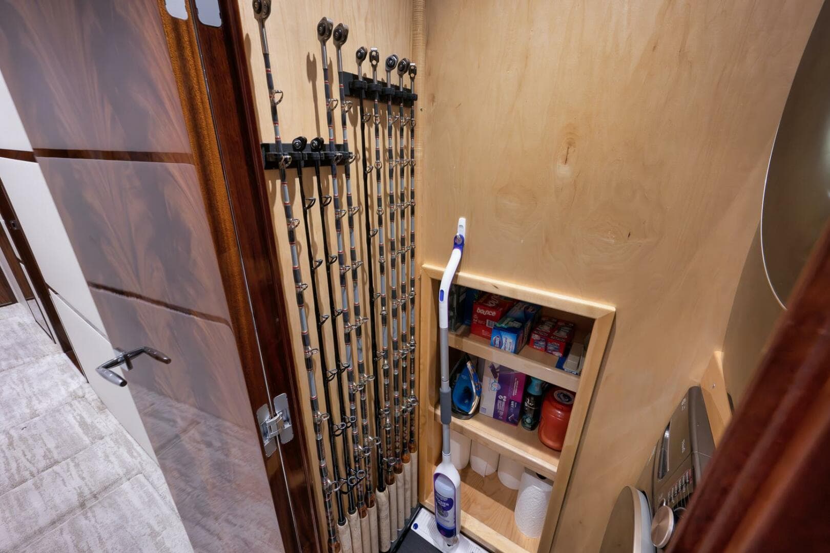 2025 Viking 90 Convertible — photo 28