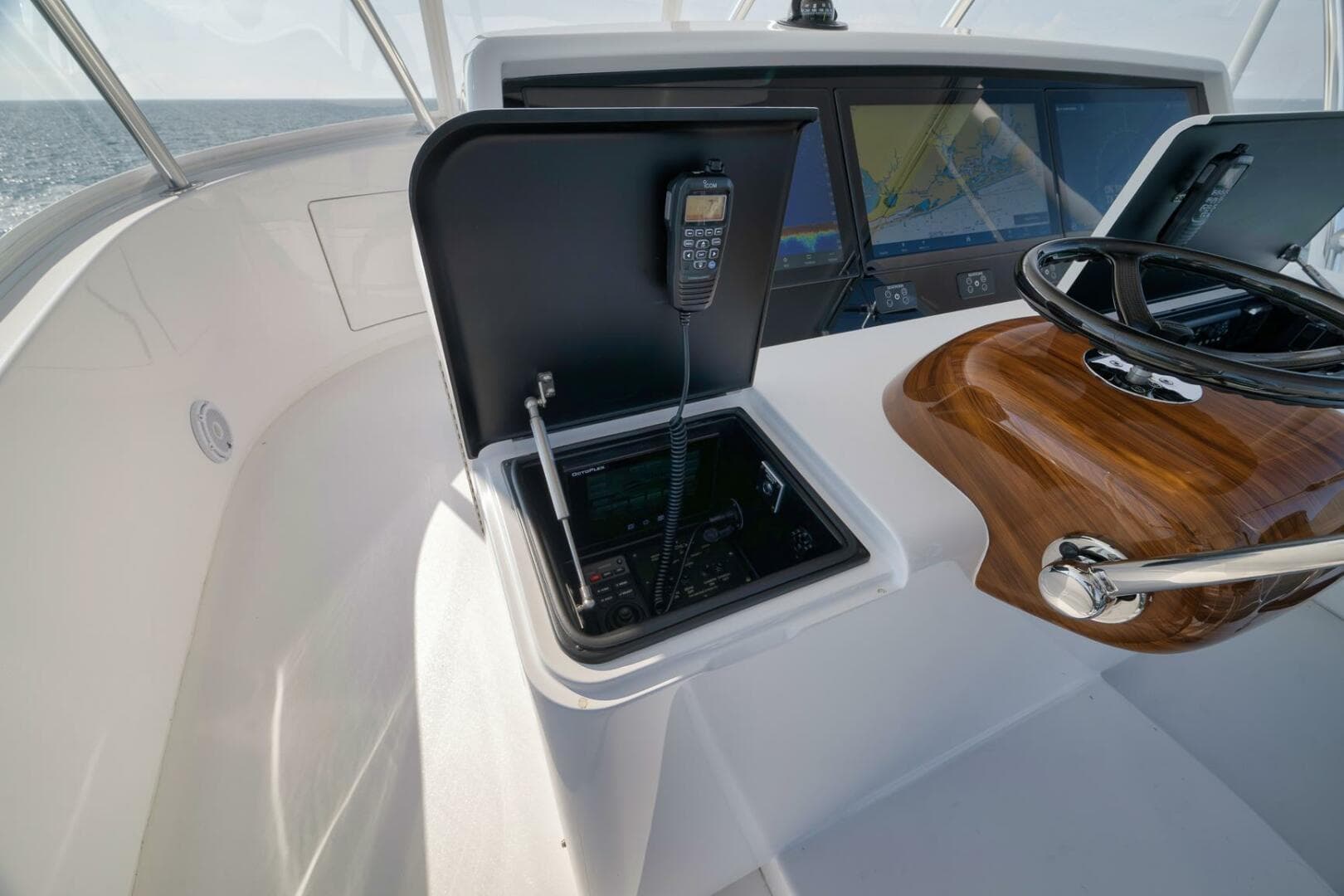 2025 Viking 90 Convertible — photo 87