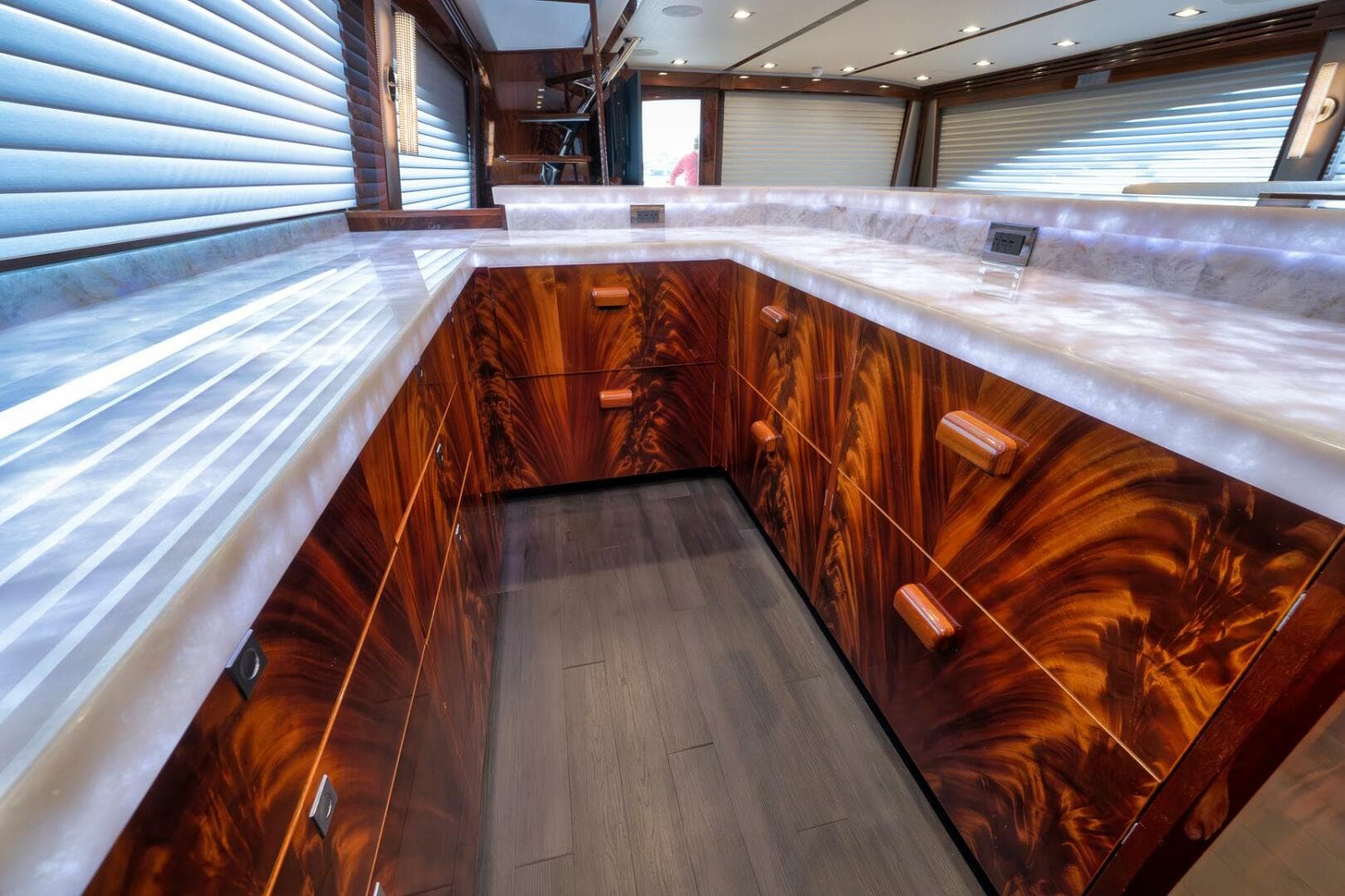 2025 Viking 90 Convertible — photo 16